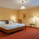 Kaisergarten 3*