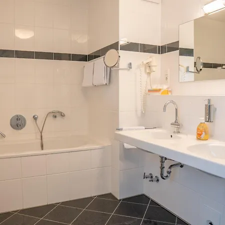 Kaisergarten Hotel 3*